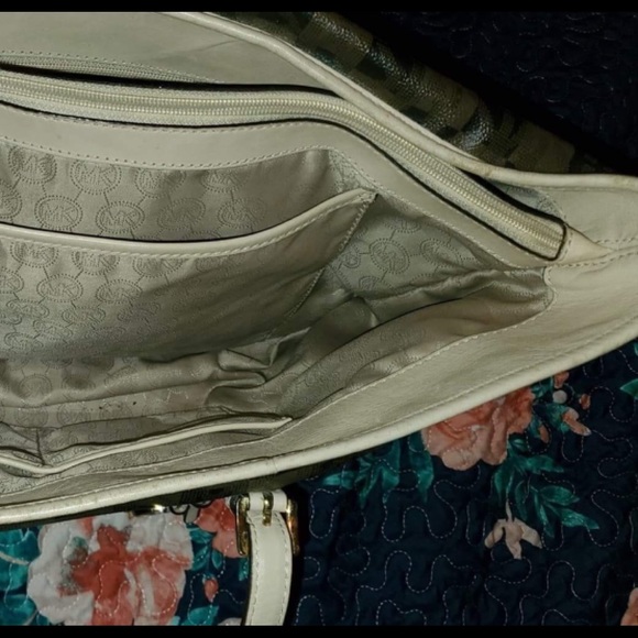 Michael Korda Purse - Picture 5 of 5